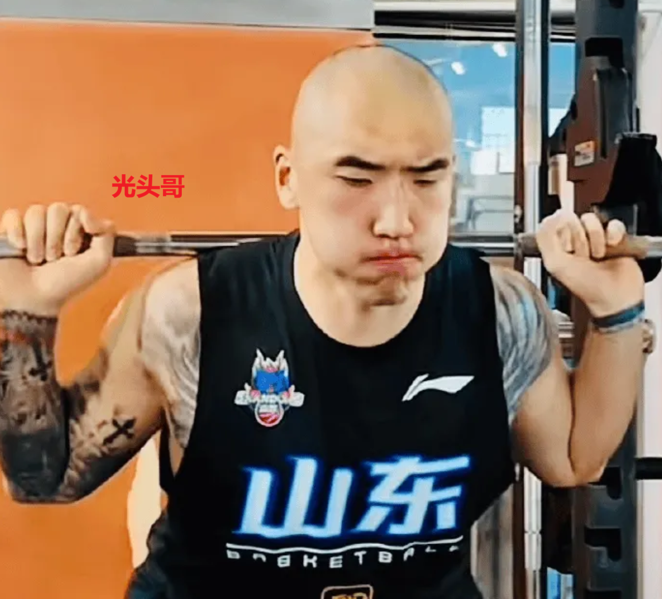 詹姆斯下家争夺进入白热化:三大热门球队谁能最终胜出?