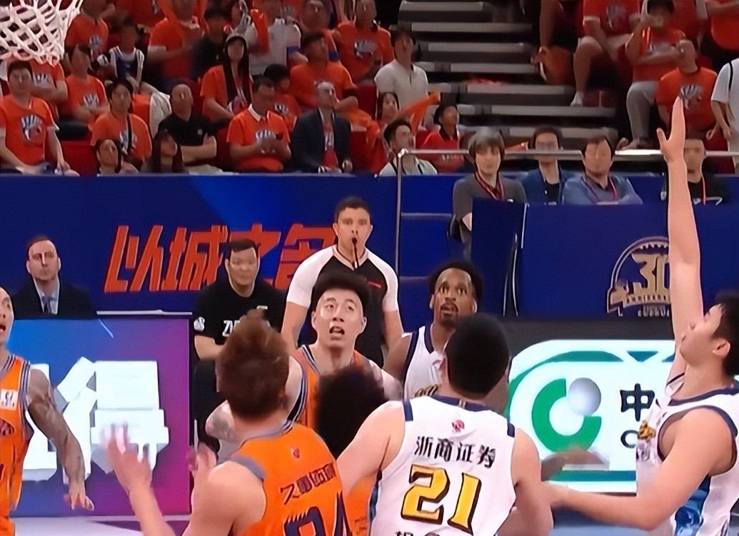 尼克斯总冠军!45分!45分啊!布伦森碾压文班亚马