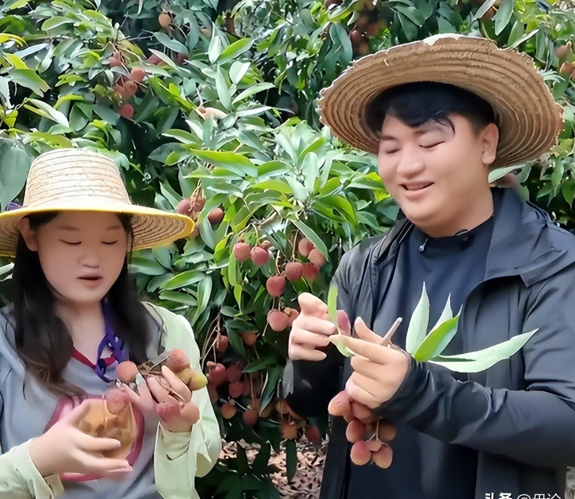 官方:布莱顿签下奥林匹亚科斯后卫科斯蒂尼亚,双方签约5年