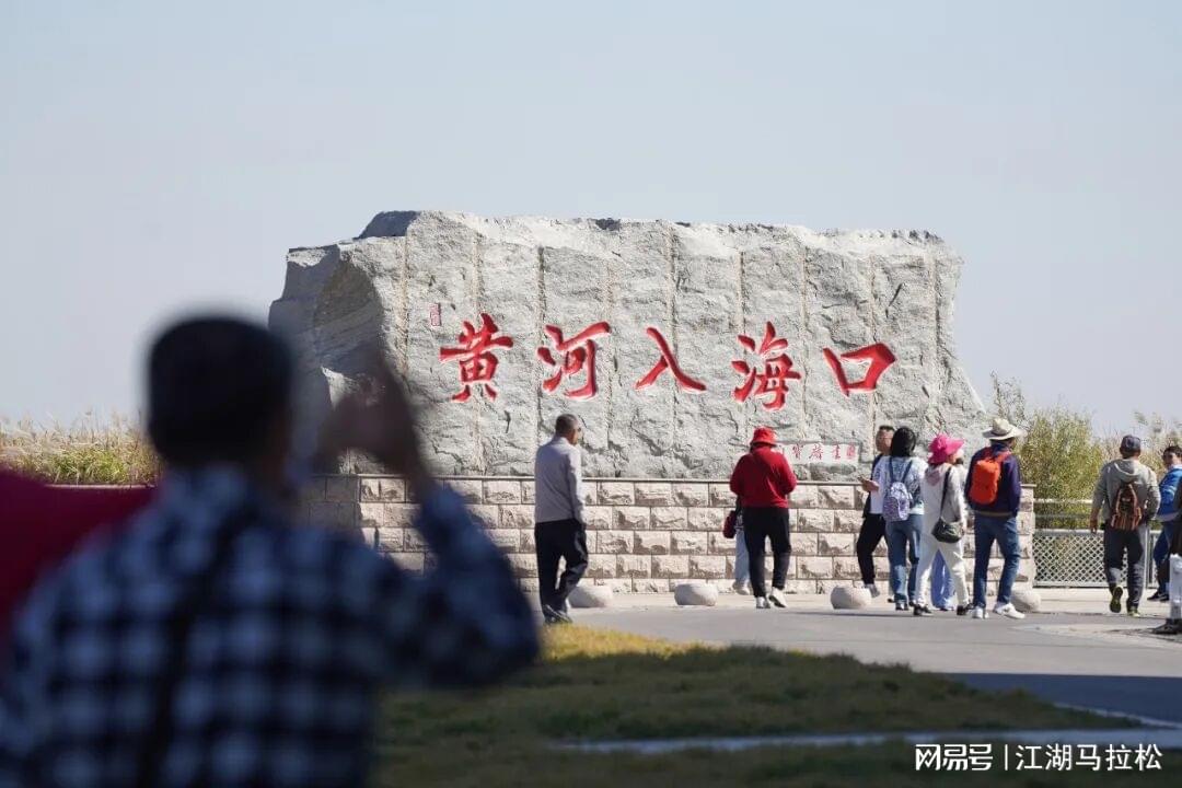 换亚马尔上也没用，西班牙被佛得角逼平，对面的大巴摆得太严实
