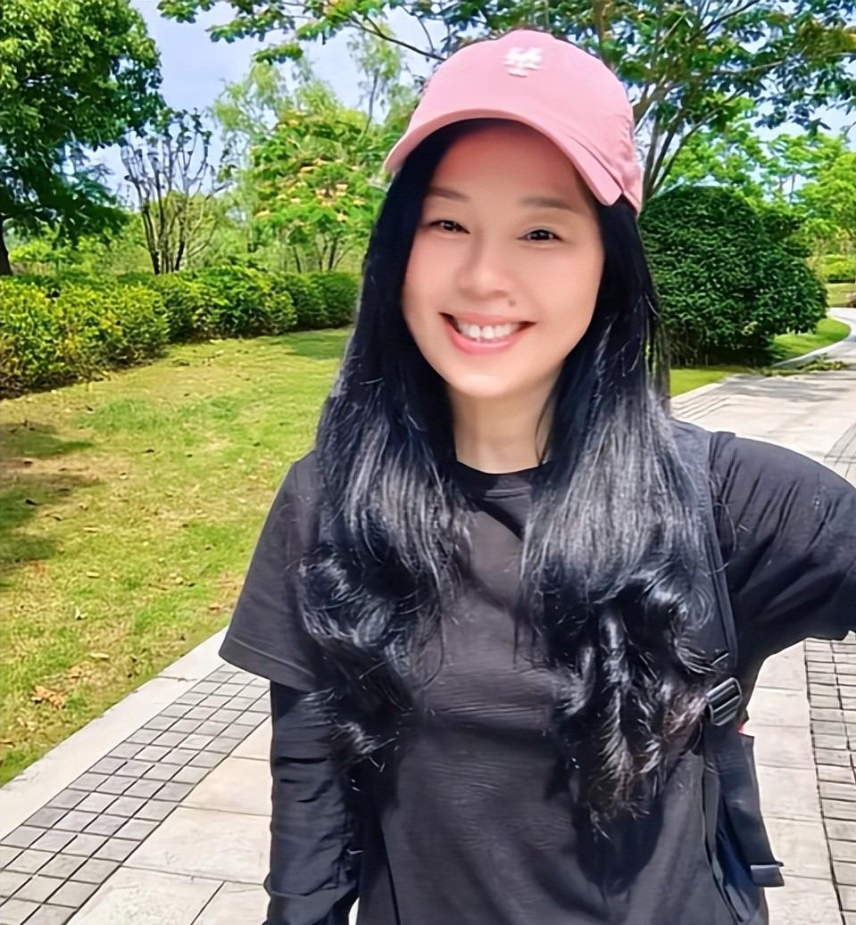 40岁纽约时报总监遭7旬华裔岳父母枪杀,案发原因疑为不满女儿外孙遭受家暴,老夫妇轮流开枪,杀人后平静离开现场